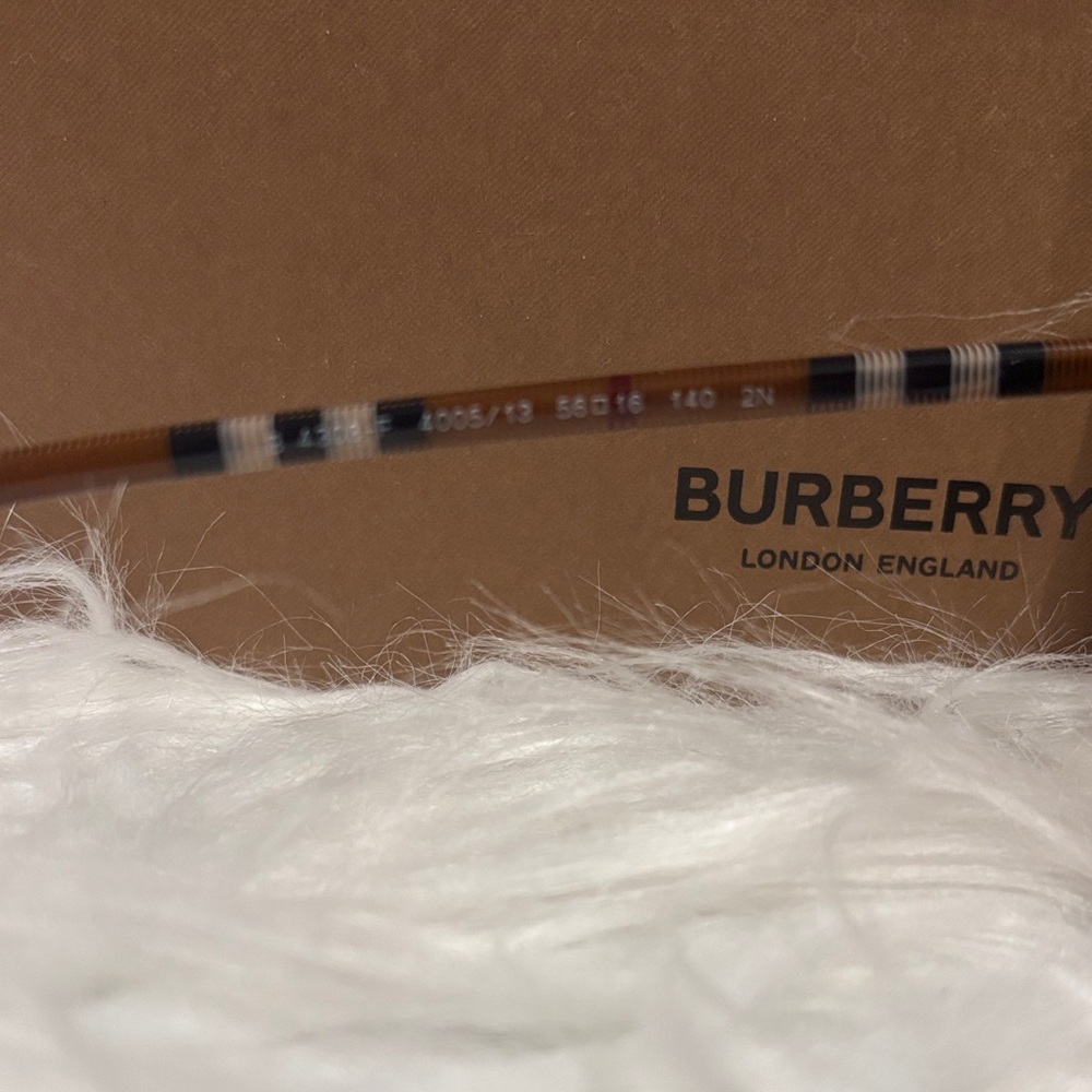 Burberry Brown Sunglasses with Nova Check Pattern - Picture 3 of 5